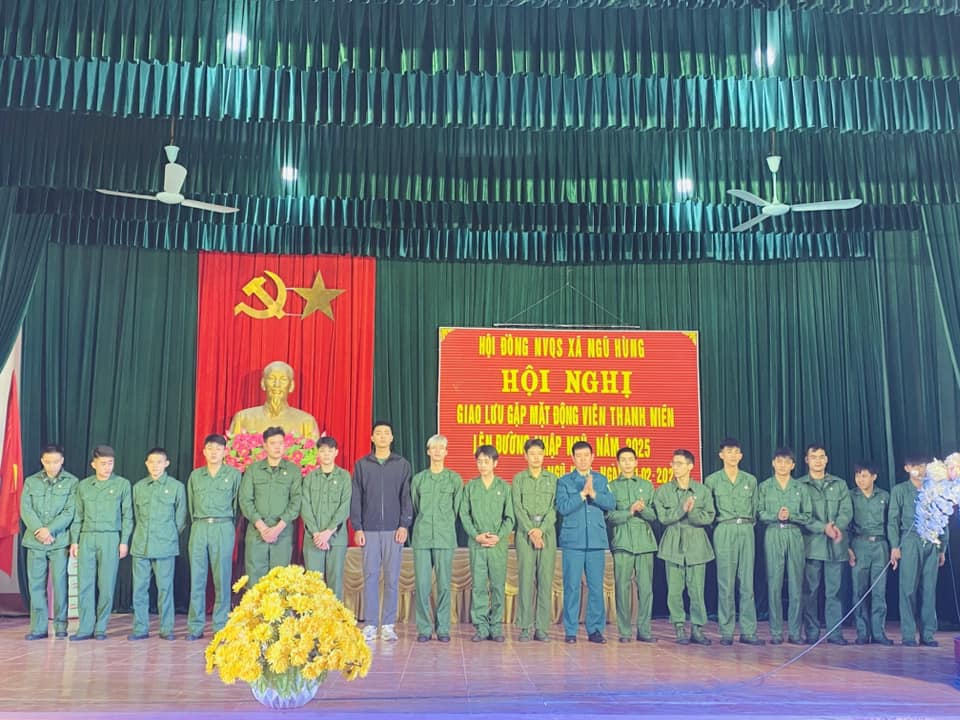 XÃ NGŨ HÙNG TỔ CHỨC GIAO LƯU, GẶP MẶT THANH NIÊN LÊN ĐƯỜNG NHẬP NGŨ NĂM 2025