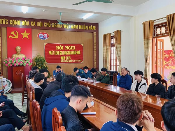 Hội đồng nghĩa vụ quân sự xã Ngũ Hùng tổ chức hội nghị phát lệnh gọi công dân nhập ngũ năm 2025.